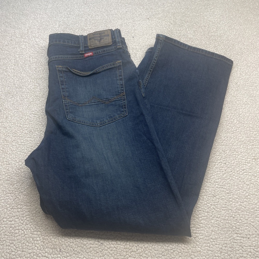 Wrangler Jeans Mens 36x30 Blue Relaxed Boot Cut Denim Pants Comfort Guaranteed‎